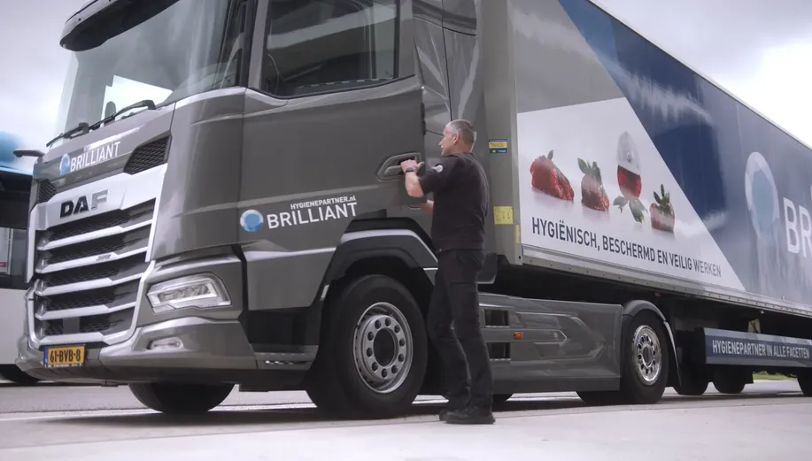 Vrachtwagen jerrycan ophaalservice