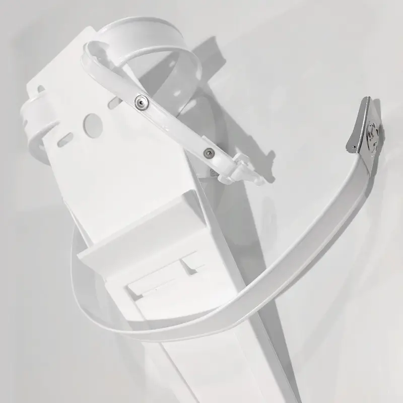 Porte-couteaux en plastique blanc pour 2 à 3 couteaux, avec sangle.