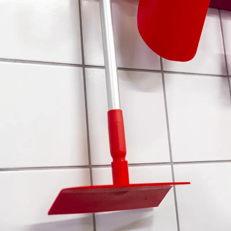 Vikan 59004 Push-Pull scraper for handle mounting 270 mm red