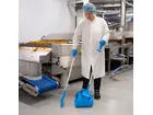 Pelle à poussière hygiénique Vikan 56653 pour hôtels, avec brosse, verrouillable, 350 mm, bleue