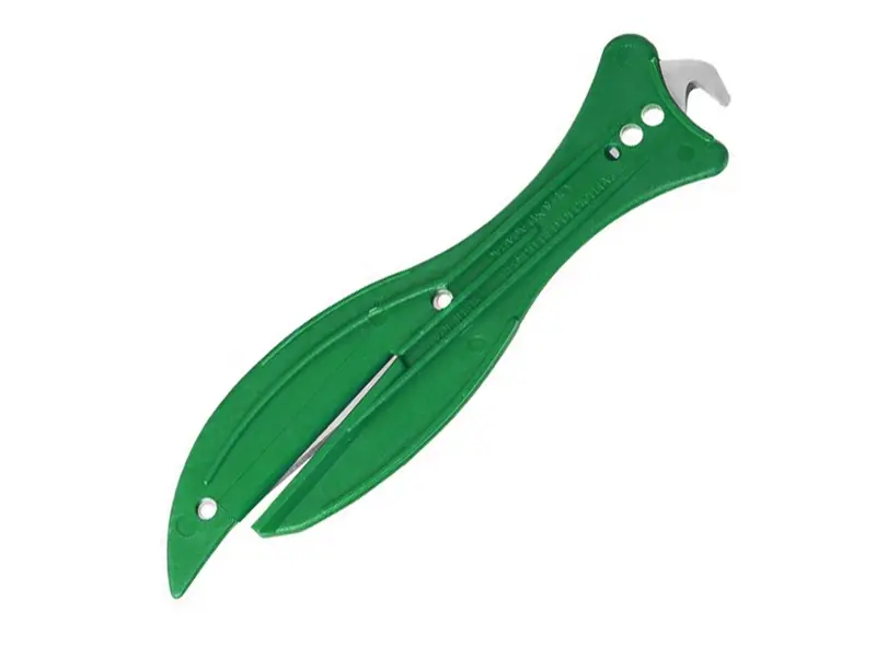 Safety knife with hook blade detectable SK108 size green