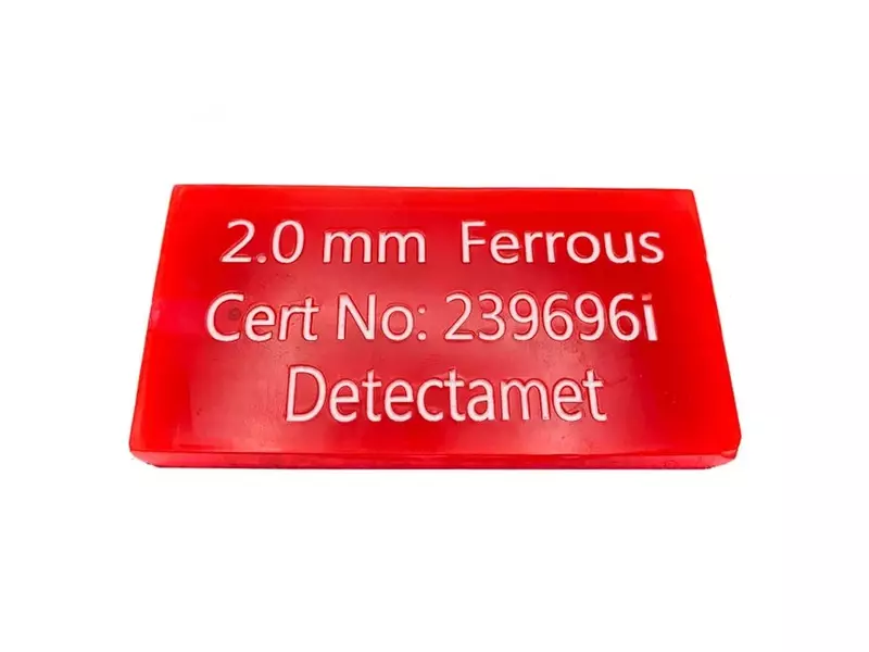 Carte de test de détection de métaux Detectamet en acrylique FE 2,5 mm rouge