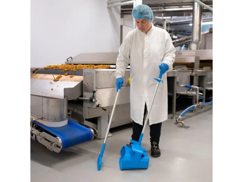 Pelle à poussière hygiénique Vikan 56653 pour hôtels, avec brosse, verrouillable, 350 mm, bleue
