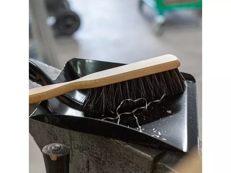 Vikan VTS 558552 metal dustpan with handle 365 mm