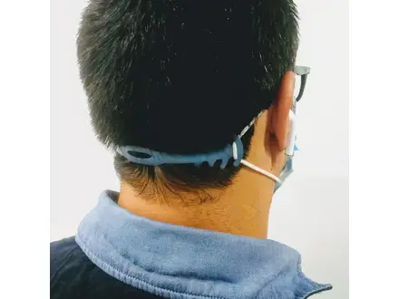Clip pour masque avec élastique bleu détectable