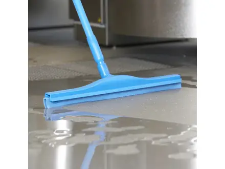 Vikan 77154 Floor squeegee with replaceable rubber 700 mm red